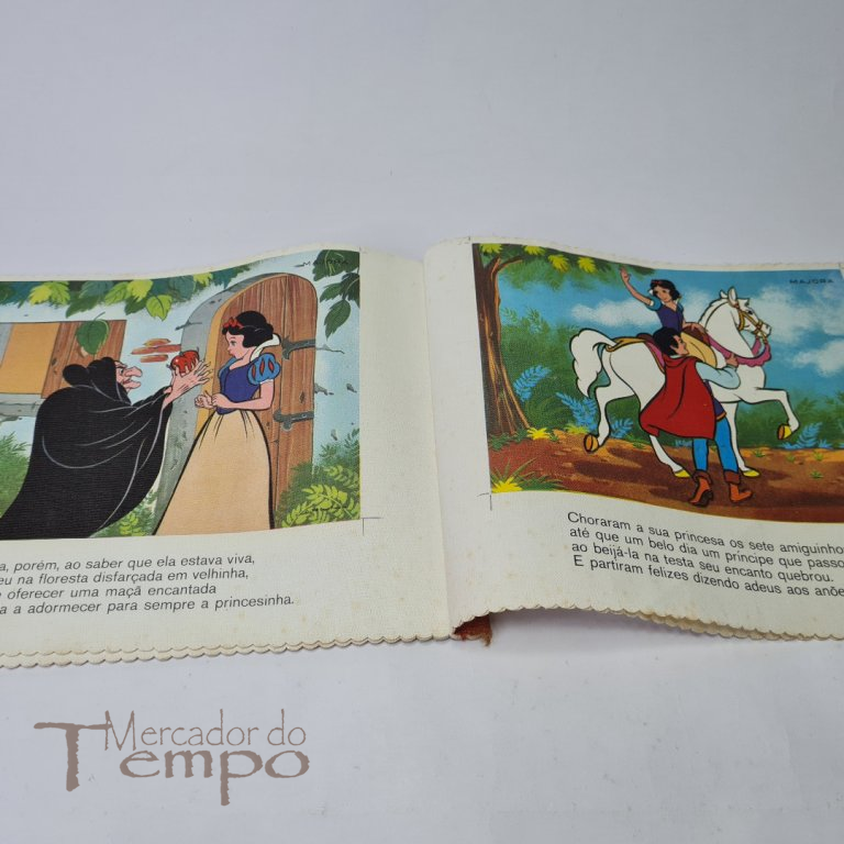 Livro Infantil em tecido Majora Branca de Neve e os Sete Anões