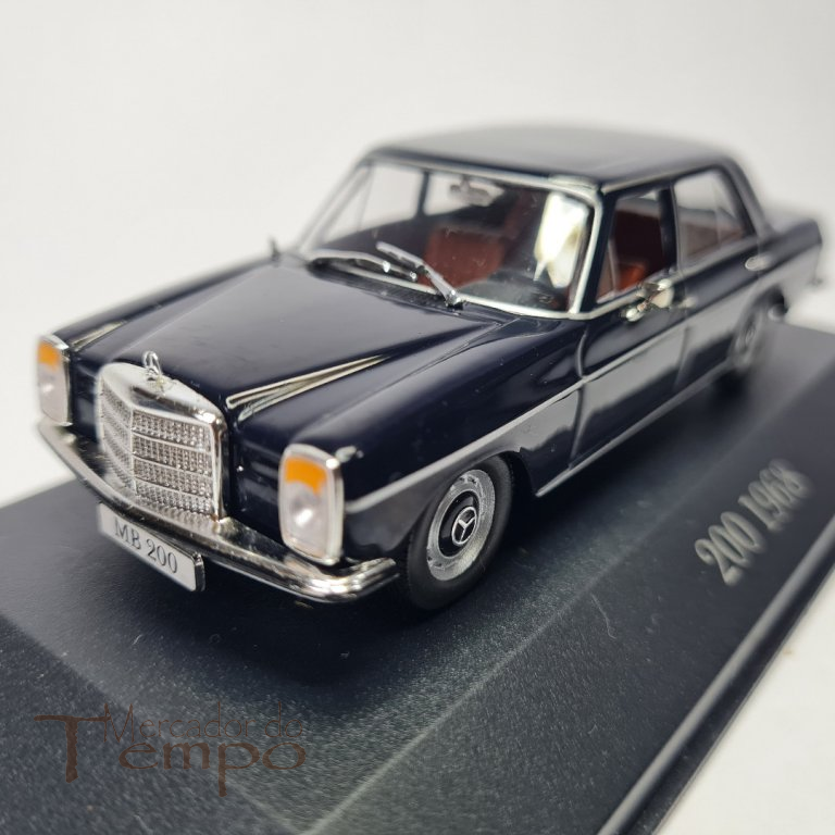 Miniatura 1/43 Mercedes Benz 200 - 1968