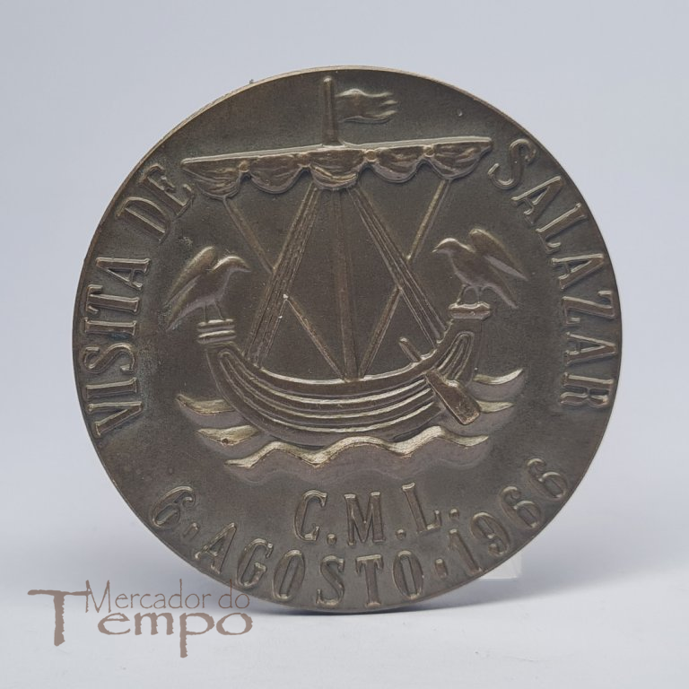 Medalha bronze comemorativa visita de Salazar à C.M.L.1966