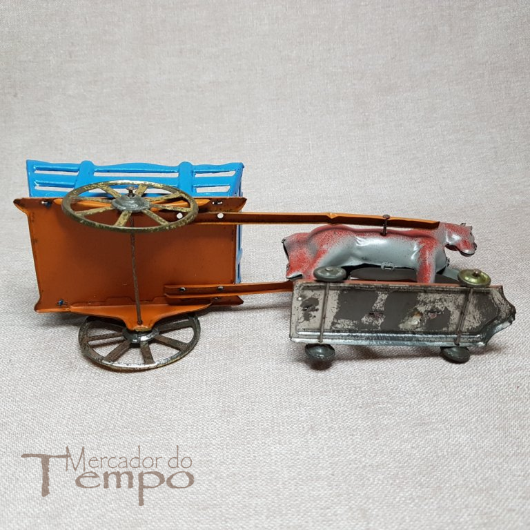 Brinquedo Português Carroça puxada por cavalo em folha/chapa