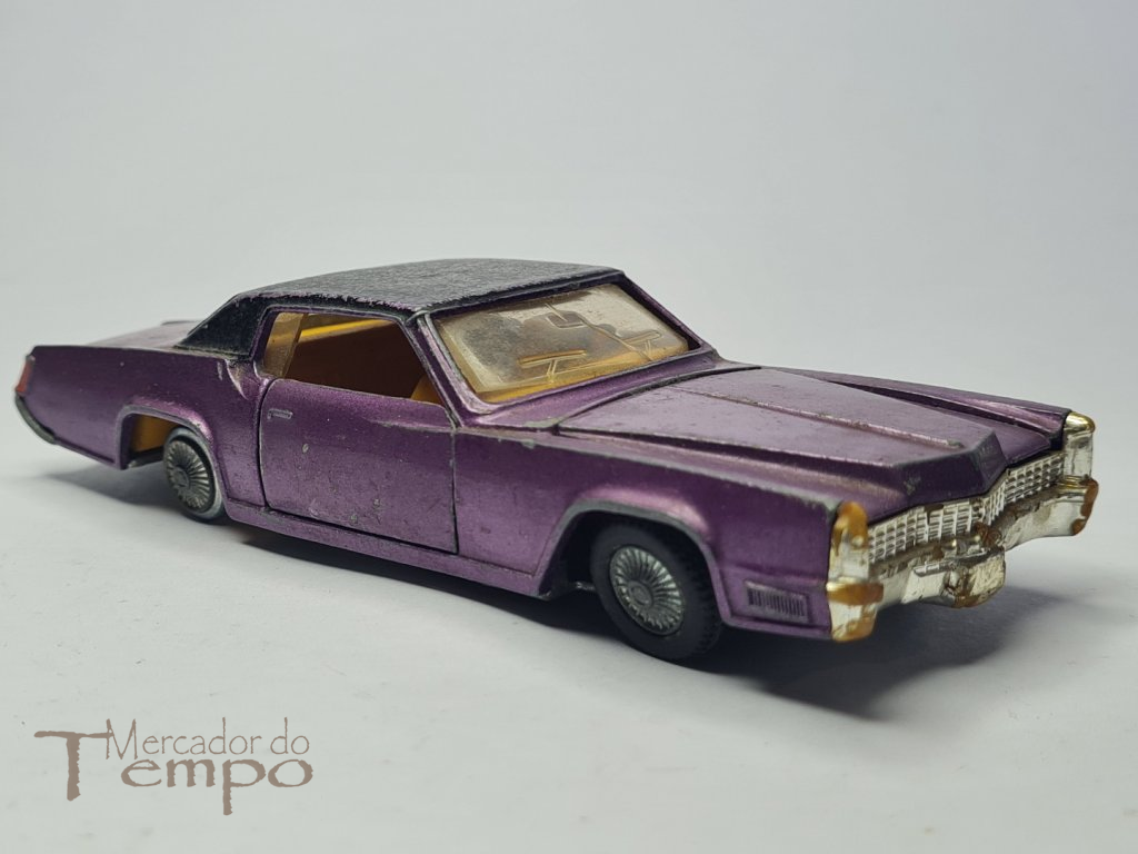 
Miniatura 1/43 Dinky Toys Cadillac ElDorado, falta um pneu. Sinais de uso.