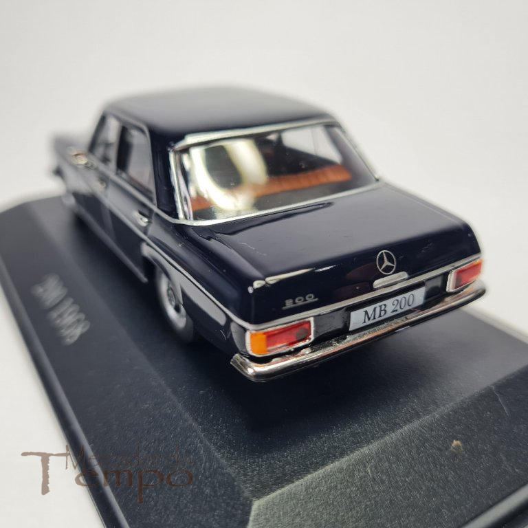 Miniatura 1/43 Mercedes Benz 200 - 1968