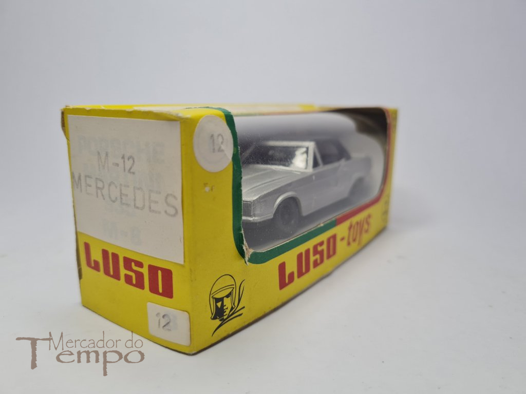 Miniatura 1/43 Luso-toys Mercedes, com caixa original. 