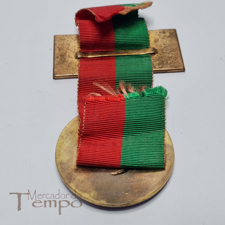 Medalha com esmaltes do XI Congresso Europeu dos Pilotos da Barra, 1973