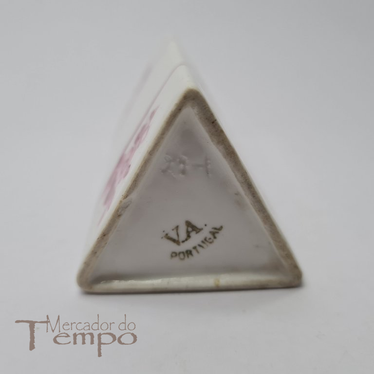 Paliteiro triangular em porcelana da Vista Alegre 