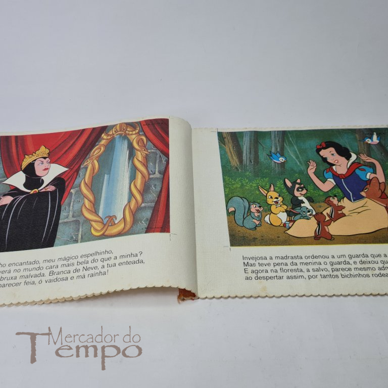 Livro Infantil em tecido Majora Branca de Neve e os Sete Anões